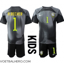 Brazilië Alisson Becker #1 Keeper Thuis tenue Kids WK 2022 Korte Mouwen (+ broek)