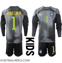Brazilië Alisson Becker #1 Keeper Thuis tenue Kids WK 2022 Lange Mouwen (+ broek)