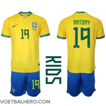 Brazilië Antony #19 Thuis tenue Kids WK 2022 Korte Mouwen (+ broek)