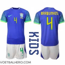 Brazilië Marquinhos #4 Uit tenue Kids WK 2022 Korte Mouwen (+ broek)