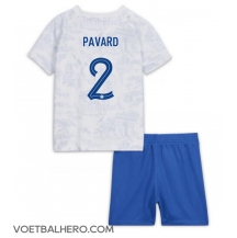 Frankrijk Benjamin Pavard #2 Uit tenue Kids WK 2022 Korte Mouwen (+ broek)