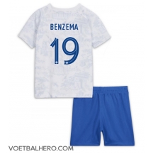 Frankrijk Karim Benzema #19 Uit tenue Kids WK 2022 Korte Mouwen (+ broek)